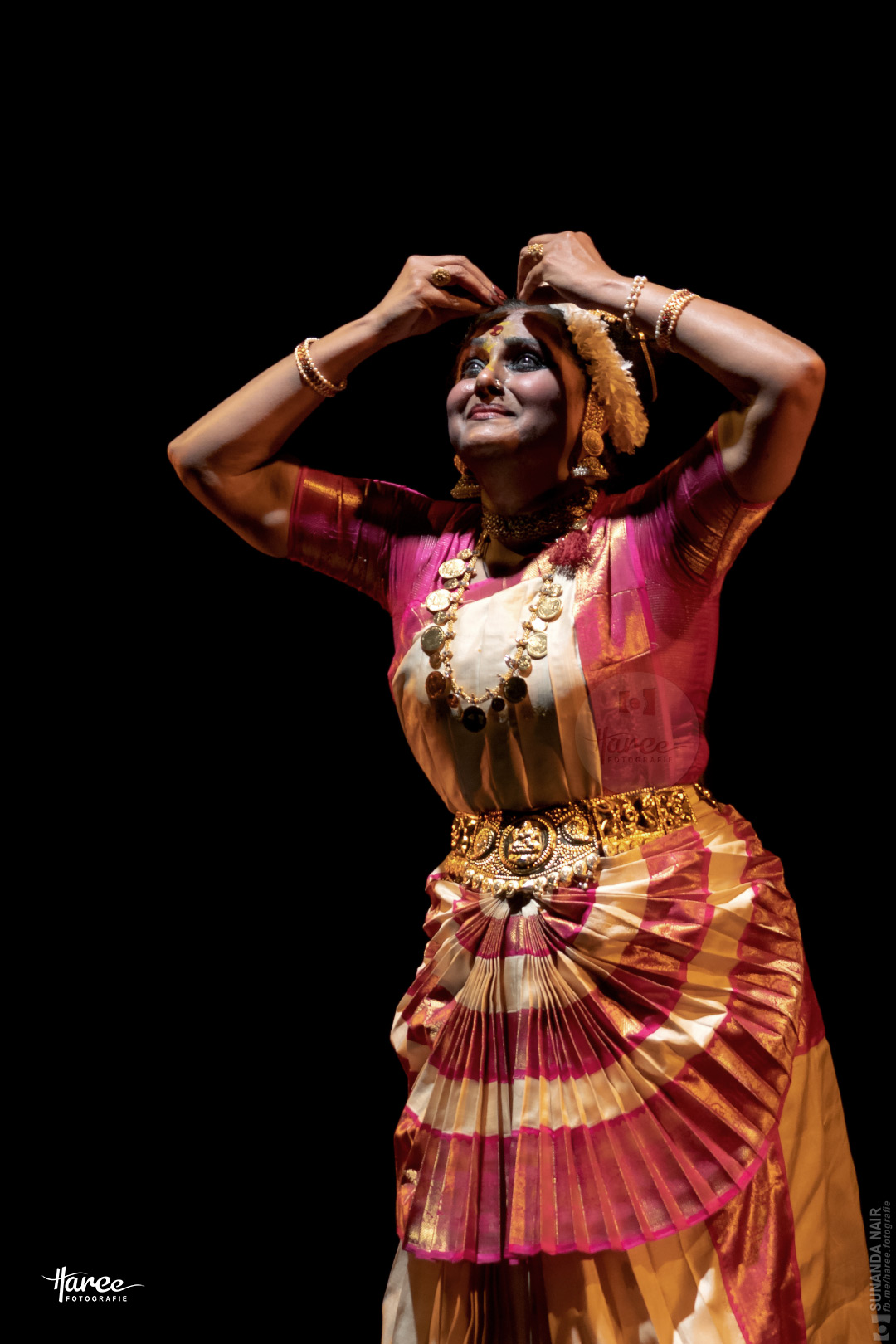 Mohiniyattam by Sunanda Nair