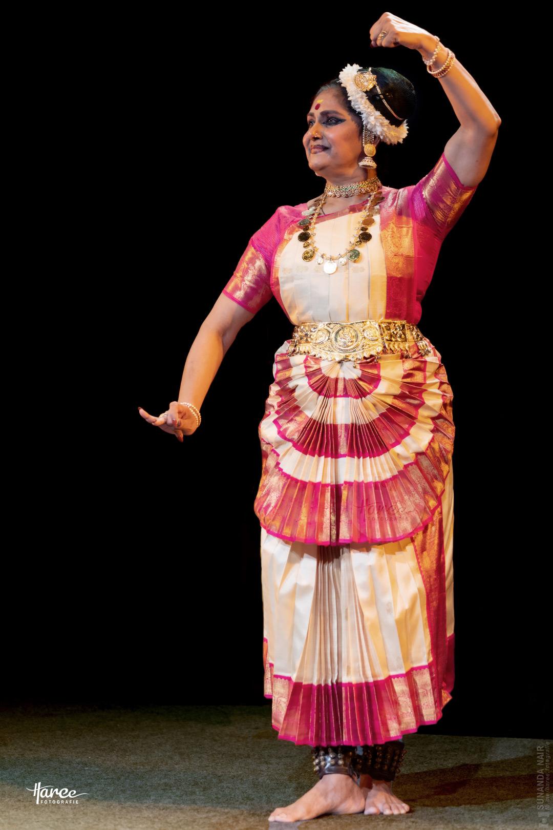 Mohiniyattam by Sunanda Nair