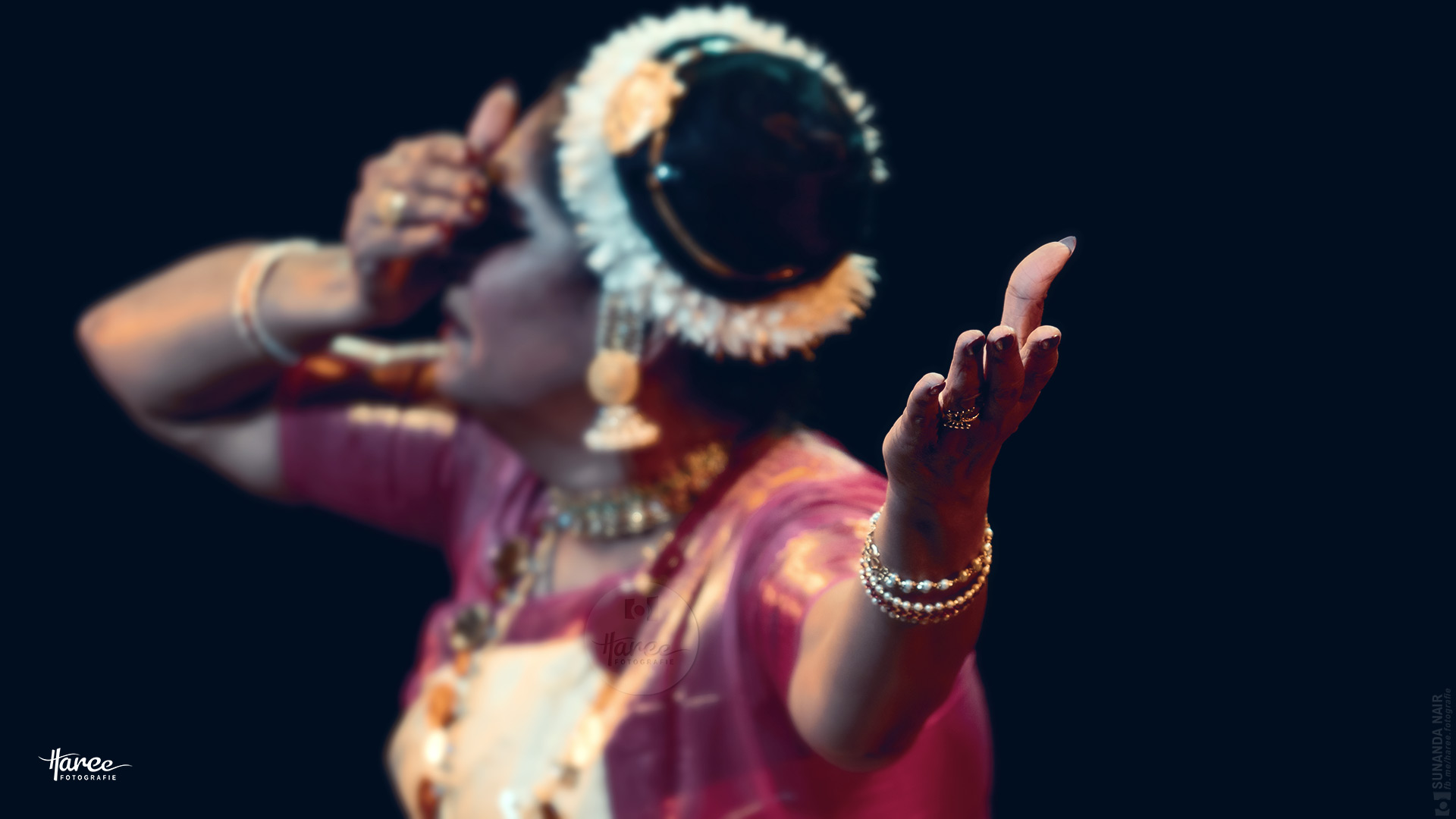 Mohiniyattam by Sunanda Nair