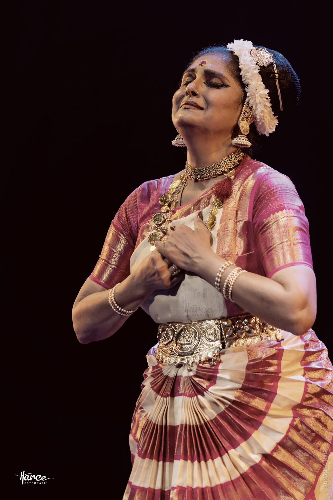 Mohiniyattam by Sunanda Nair