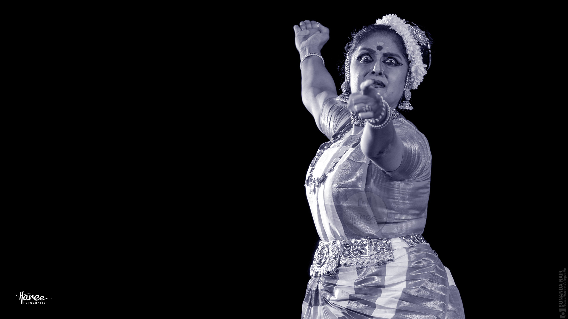 Mohiniyattam by Sunanda Nair